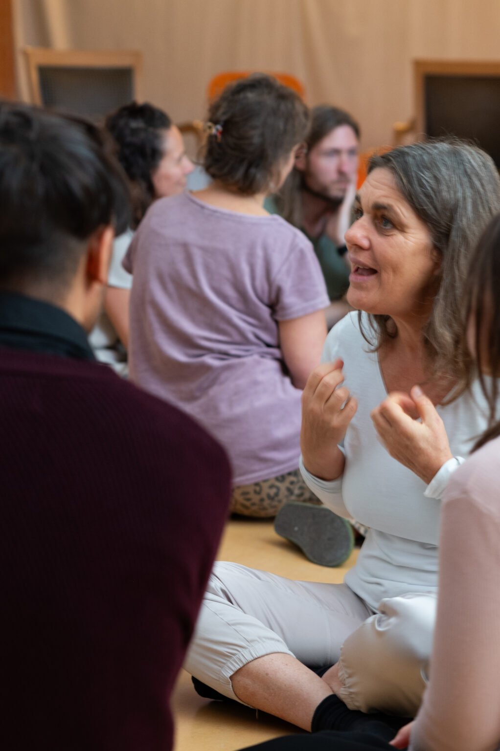 Coach Benjamin Malik in einer intensiven Coaching-Session, vertrauensvoller Gespräch für Klarheit und persönliche Entwicklung